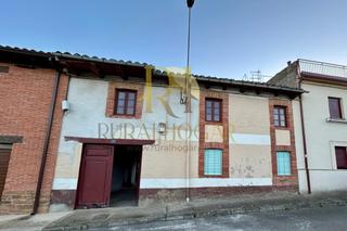 Casa in Calle el cueto 25. Ardon: gran casa de pueblo con patio interior!!