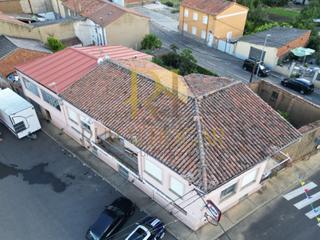 Casa a Vega de Infanzones. Gran casa en grulleros