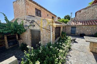 Dúplex  Calle arriba tomasa la muela 10. Molina de aragón: gran piso con terraza y barbacoa de 50m2!!