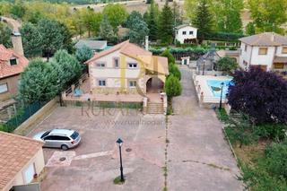 Chalet  Vial camino 6. Molina de aragón: ¡¡casa con parcela de 1.663 m² y piscina priva