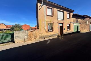 Casa  Calle la vega. Casa en armellada con patio interior y estancias varias