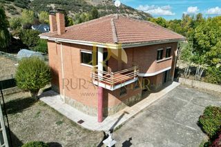 Haus en Calle el puente 5a. Pardav�: casa de dos plantas con patio!!