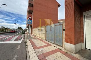 House  Calle de azorín. Casa independiente con solar en trobajo del camino