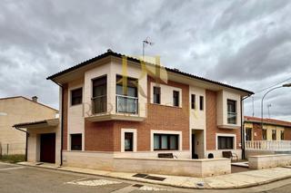 Maison  Calle labradores 18. Vivienda exclusiva en el interior de valderas, león.