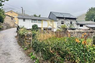 Casa  Calle las michanas 10. Palacios del sil