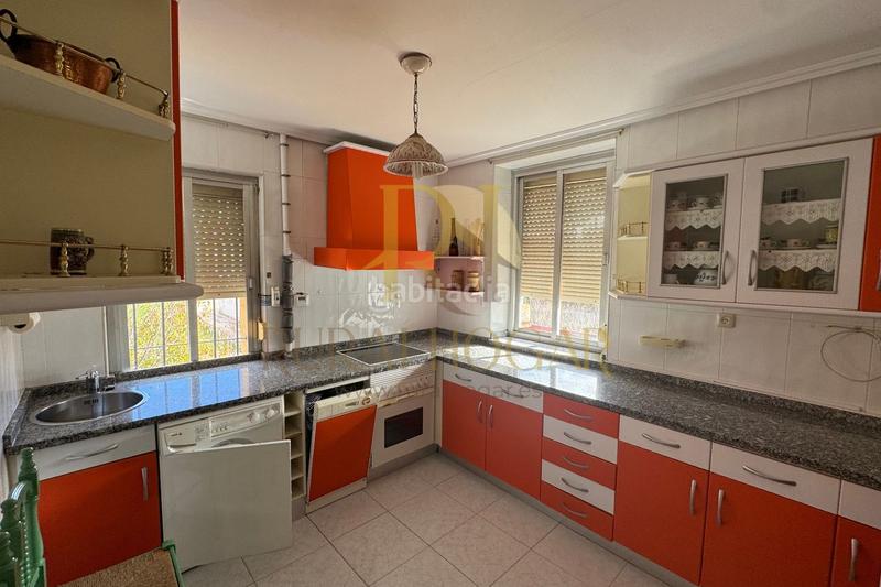 Foto fe424bf1-000e-44d7-bf6b-c23bd3e4b7a0. Casa con camino riscaldamento parcheggio in Armunia León