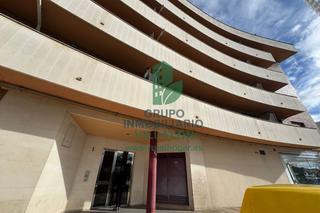 Piso  Avenida párroco heriberto ampudia caballero. Magnífico piso exterior en una ubicación inmejorable, justo fren