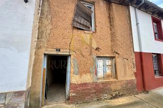 Maison à Calle matadero viejo 7. Villamañán: casa en el centro para rehabilitar