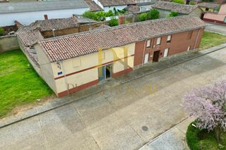 Haus  Calle valderas. Villabraz: casa con patio y almacenes para rehabilitar!!