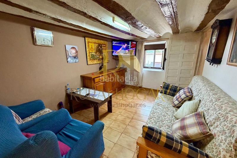 Foto a2355fe1-dcff-4d69-86c2-ddf875be260d. Casa amb calefacció a Traíd