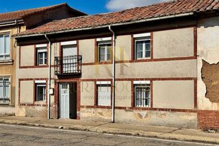 House  Avenida príncipe felipe 10. Cembranos, a 15 minutos del centro de león...