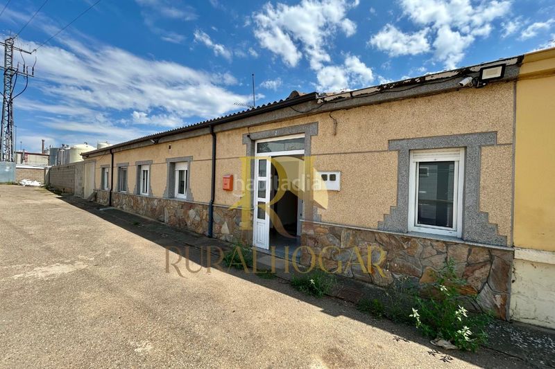 Foto f49c6ad2-e88a-4331-a393-7b58af629bf4. Casa amb calefacció a Bustillo del Páramo