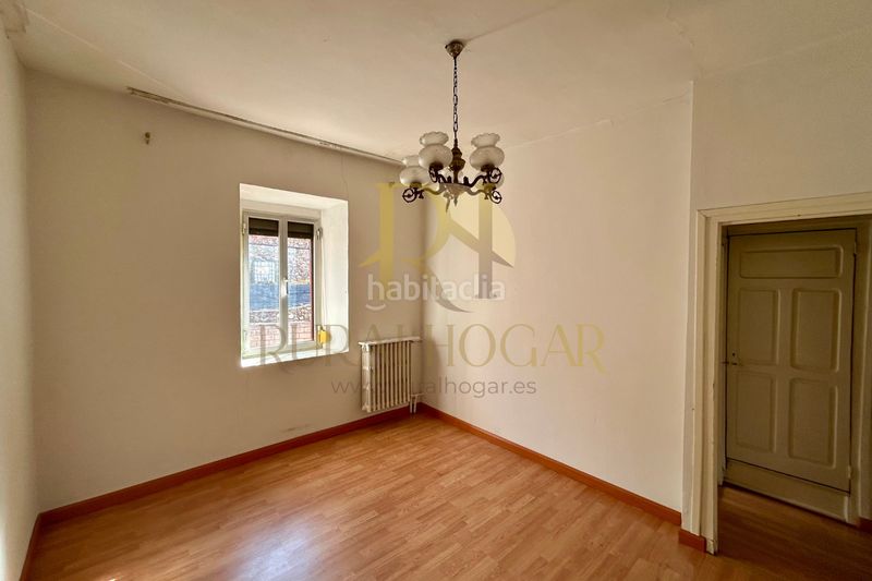 Foto 7c3887e3-f753-4cb2-8dd2-bc65b66e6112. Casa a Pola de Gordón (La)