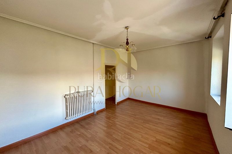 Foto a2f52295-cc80-4940-82f4-ea67a9fd915c. Casa a Pola de Gordón (La)