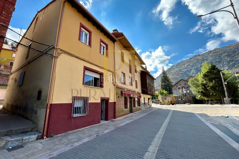 Foto be28d199-2860-4162-8d67-67797ce54ae3. Casa a Pola de Gordón (La)