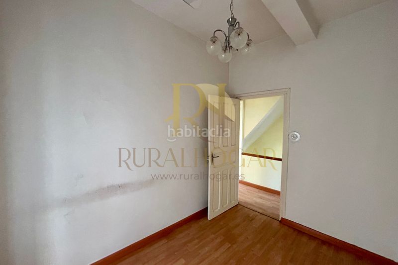 Foto c3fe0140-f73a-4cdf-9a6b-740fc3d55421. Casa a Pola de Gordón (La)