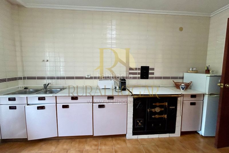Foto 114da9ba-9fd8-4028-80bd-44745aef6825. Casa a calle fonfría 4 a Torre del Bierzo
