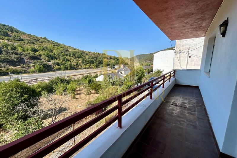 Foto 49a3df9b-4426-4b88-904c-a9b00d4af929. Casa a calle fonfría 4 a Torre del Bierzo