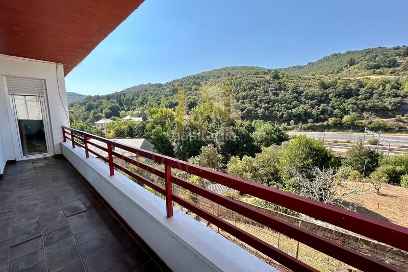 Foto b30b45d1-6aa2-4c85-af0b-c31c2a57ca20. Casa a calle fonfría 4 a Torre del Bierzo