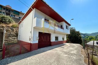 Maison  Calle fonfría 4. Torre del bierzo: casa con jardin y garaje!!