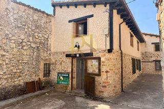 House  Calle del retiro. Alustante: casa de piedra y madera a estrenar!!