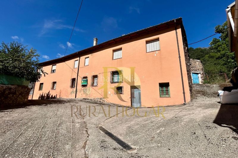Foto 60e9dbf8-38d9-496e-a81c-a641228e56fc. Casa amb aparcament a Cármenes