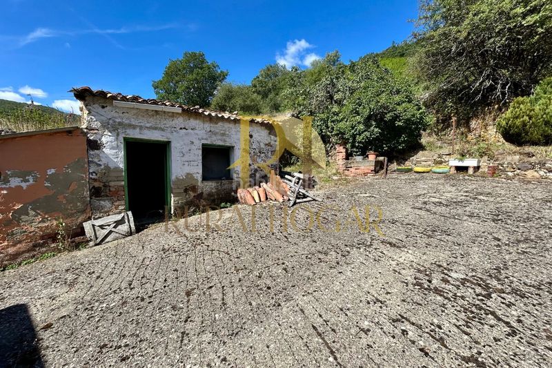 Foto a2479ca4-4777-420e-9e9a-8e48790af0ed. Casa amb aparcament a Cármenes