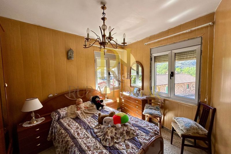 Foto c1799fa1-f789-47d9-b022-8dd9c12ac13c. Casa amb aparcament a Cármenes