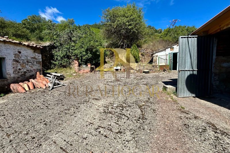 Foto cd1385ec-0dd2-4a74-8e97-a5826c98a97c. Casa amb aparcament a Cármenes
