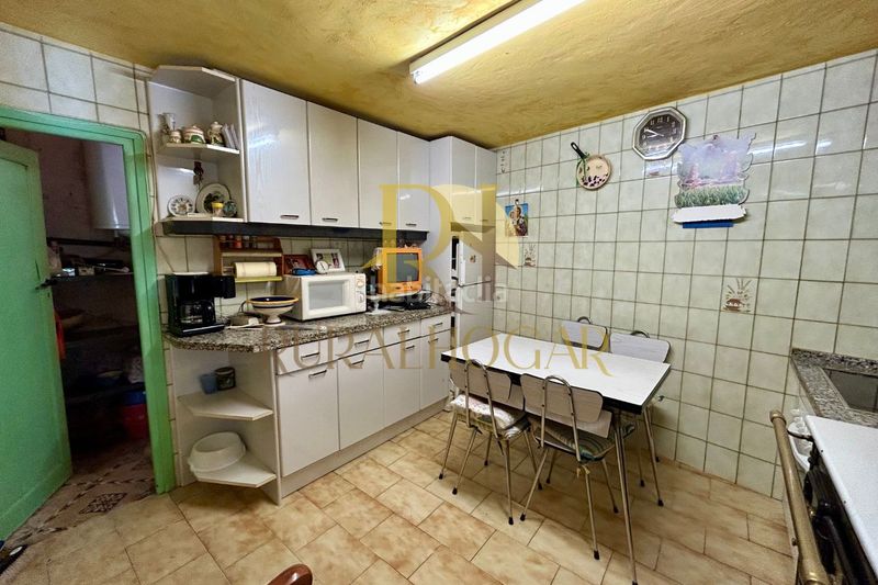 Foto f3794c70-4c69-40cd-bdaa-d69fbaf14073. Casa amb aparcament a Cármenes
