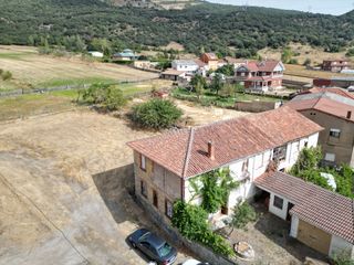 Casa in Calle la cárcaba 58. Llanos de alba, casa de piedra