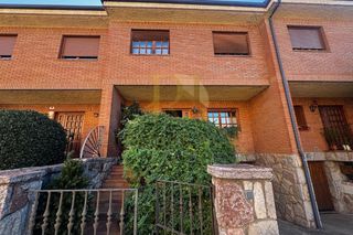 Casa adosada  Calle el ebro. Chalet adosado en san andrés del rabanedo