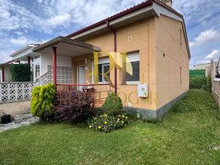 Maison à Villasabariego. Puente villarente estupendo esquinero en exclusiva urbanización