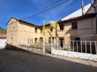 Maison à Pola de Gordón (La). Casa de piedra con patio para rehabilitar en el municipio pola d