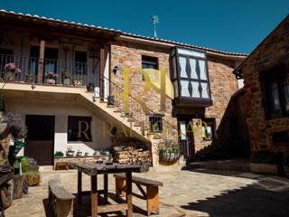 Maison à Brazuelo. Espectacular casa en combarros con patio arriero