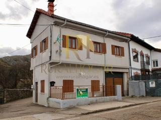 Maison à Puebla de Lillo. Puebla de lillo casa en la montaña para entrar a vivir!
