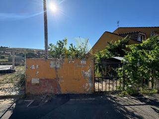 Casa en Sariegos. Carbajal de la legua casa a reformar