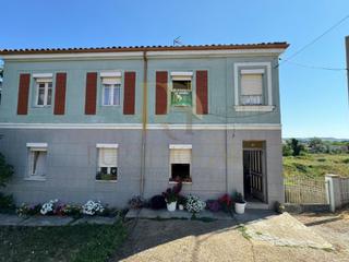 Maison à Armunia. Gran casa con parcela de 1200 metros a escasos minutos de león