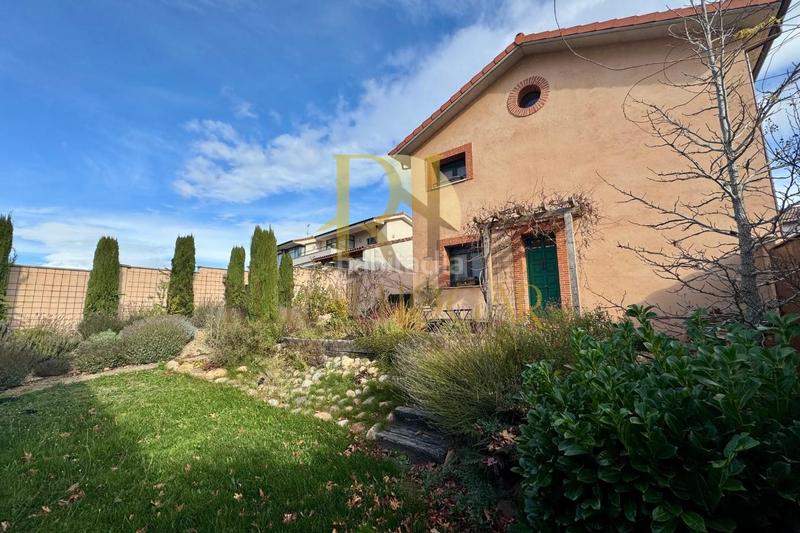 Foto 29fddff7-52ab-4863-8a84-5ef5430b6ddb. Casa in calle escuela 3 in Villaquilambre