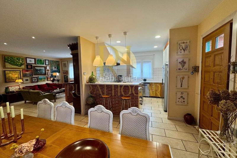 Foto d18fb0ce-4fb7-43c9-816c-35c5cc282a2f. Casa in calle escuela 3 in Villaquilambre