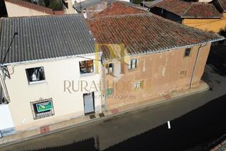 Maison à Calle el medio 62. Gran casa con jardin en santovenia de la valdoncina!