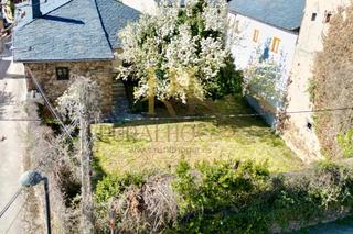 Maison à Calle real se 73. San esteban de valdueza: gran casa con patio en el valle del sil