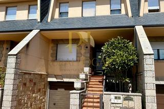 Chalet à Calle la ermita 11. La virgen del camino: gran chalet en urbanizacion privada!!