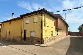 Maison à Chozas de Abajo. Chozas de abajo: casa reformada con finca urbana!!