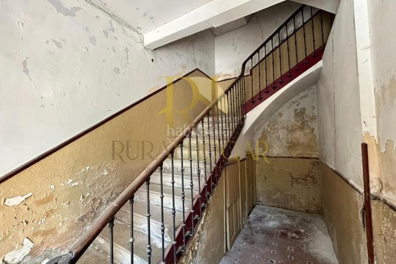 Foto 05c23f14-4ab1-46ce-8974-eb8fc9ca3890. Casa : edificio con locales en la plaza el negrillon! en Boñar