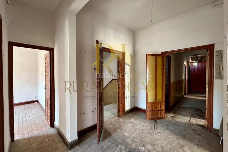 Foto 192707d2-9309-4acf-9b8d-6c99656f5314. Casa : edificio con locales en la plaza el negrillon! en Boñar