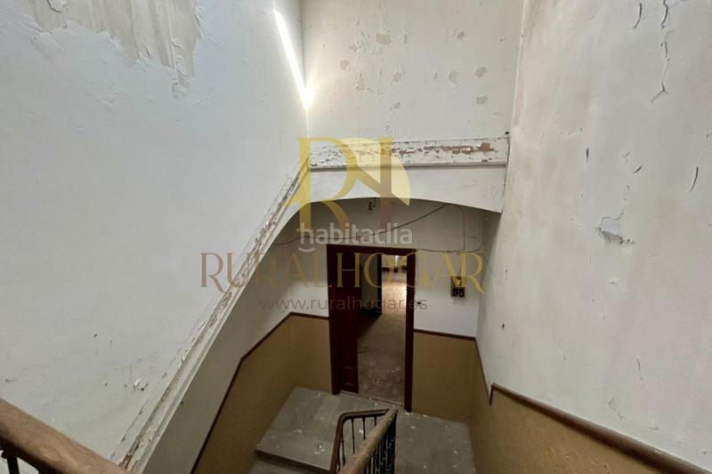 Foto 2f9d7fae-11be-4dc2-857c-40eeb1a76437. Casa : edificio con locales en la plaza el negrillon! en Boñar