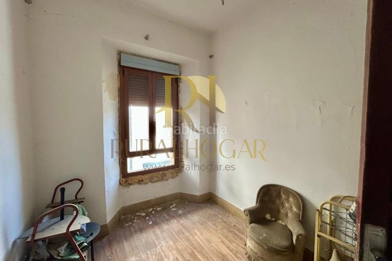 Foto 46a74916-4084-46ba-81e3-4f87556736a4. Casa : edificio con locales en la plaza el negrillon! en Boñar