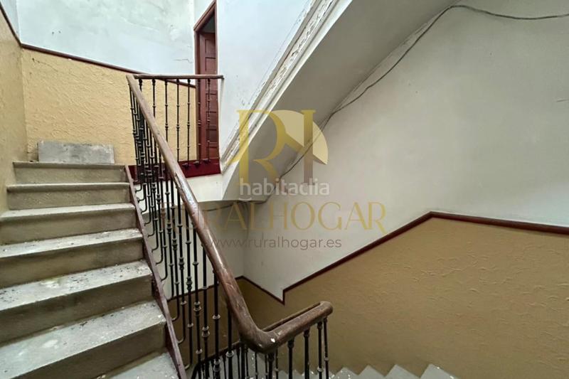 Foto 49f9b264-2bcf-4492-87db-4bece476aa9d. Casa : edificio con locales en la plaza el negrillon! en Boñar