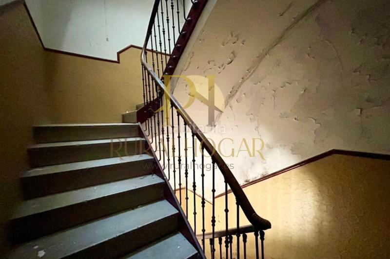 Foto 7983d0f7-58ce-4734-b717-6b5ae19c944d. Casa : edificio con locales en la plaza el negrillon! en Boñar